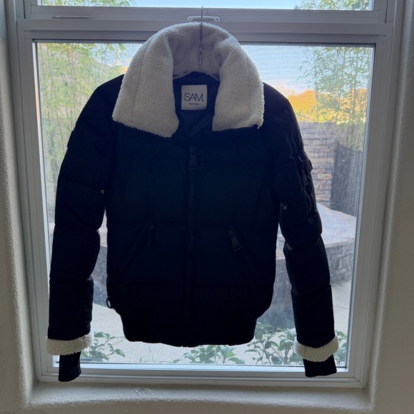 SAM. Black elegant Puffer Jacket with Cream Details - Picture 4 of 8